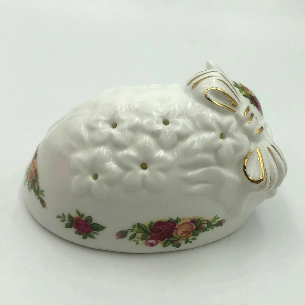 ROYAL ALBERT ENGLAND 1962 'OLD COUNTRY ROSES' SLEEPING CAT POTPOURRI POMANDER